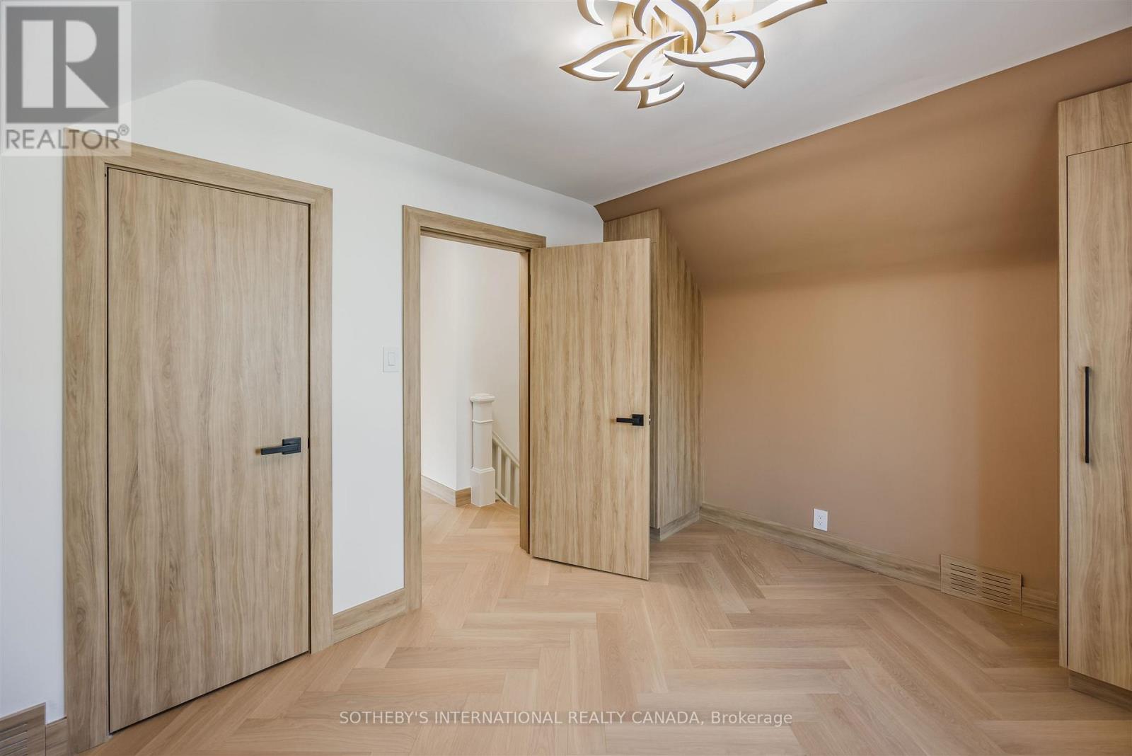 43 Riverview Heights, Toronto, Ontario M9P 2N3 - Photo 25 - W12582474