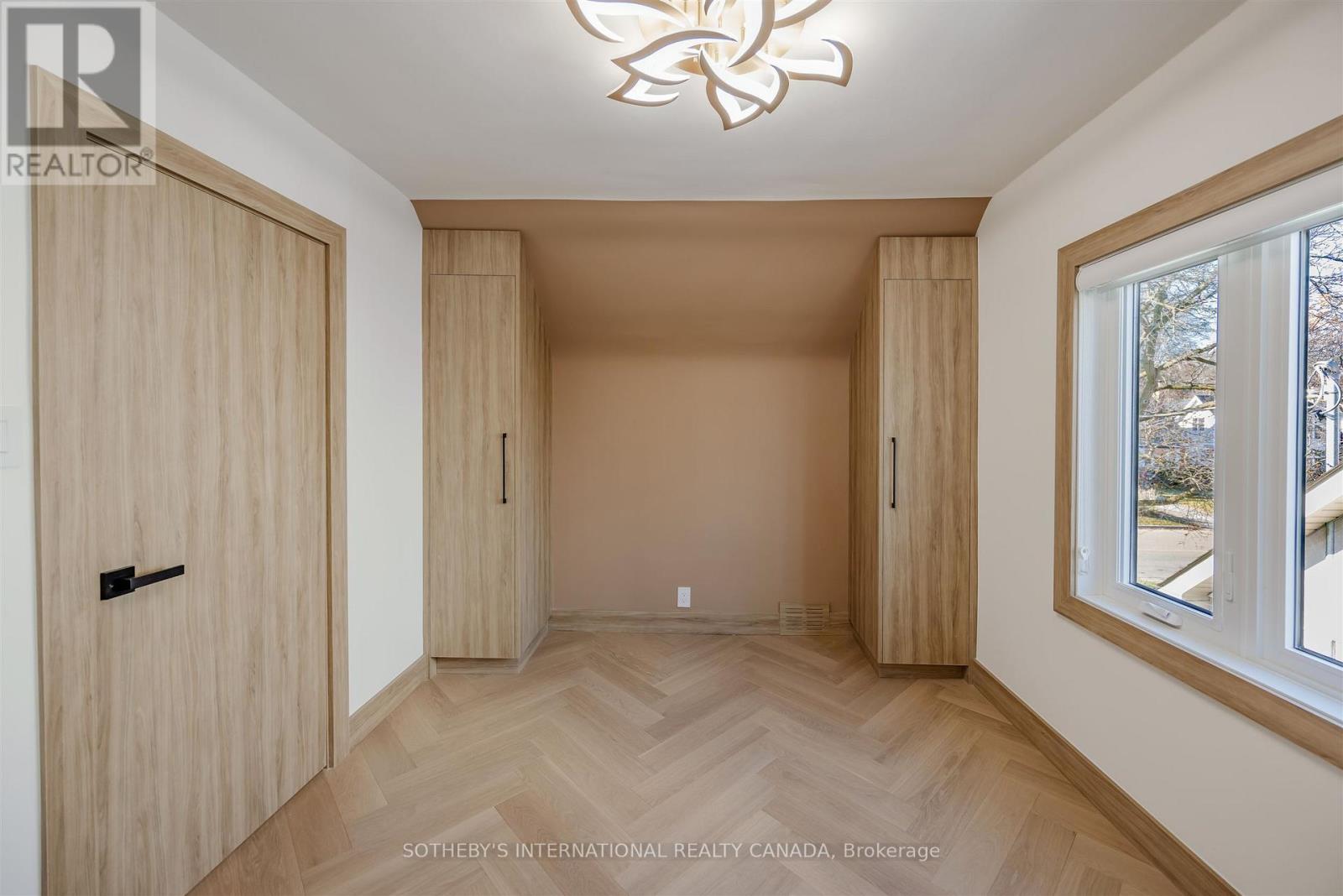 43 Riverview Heights, Toronto, Ontario M9P 2N3 - Photo 26 - W12582474