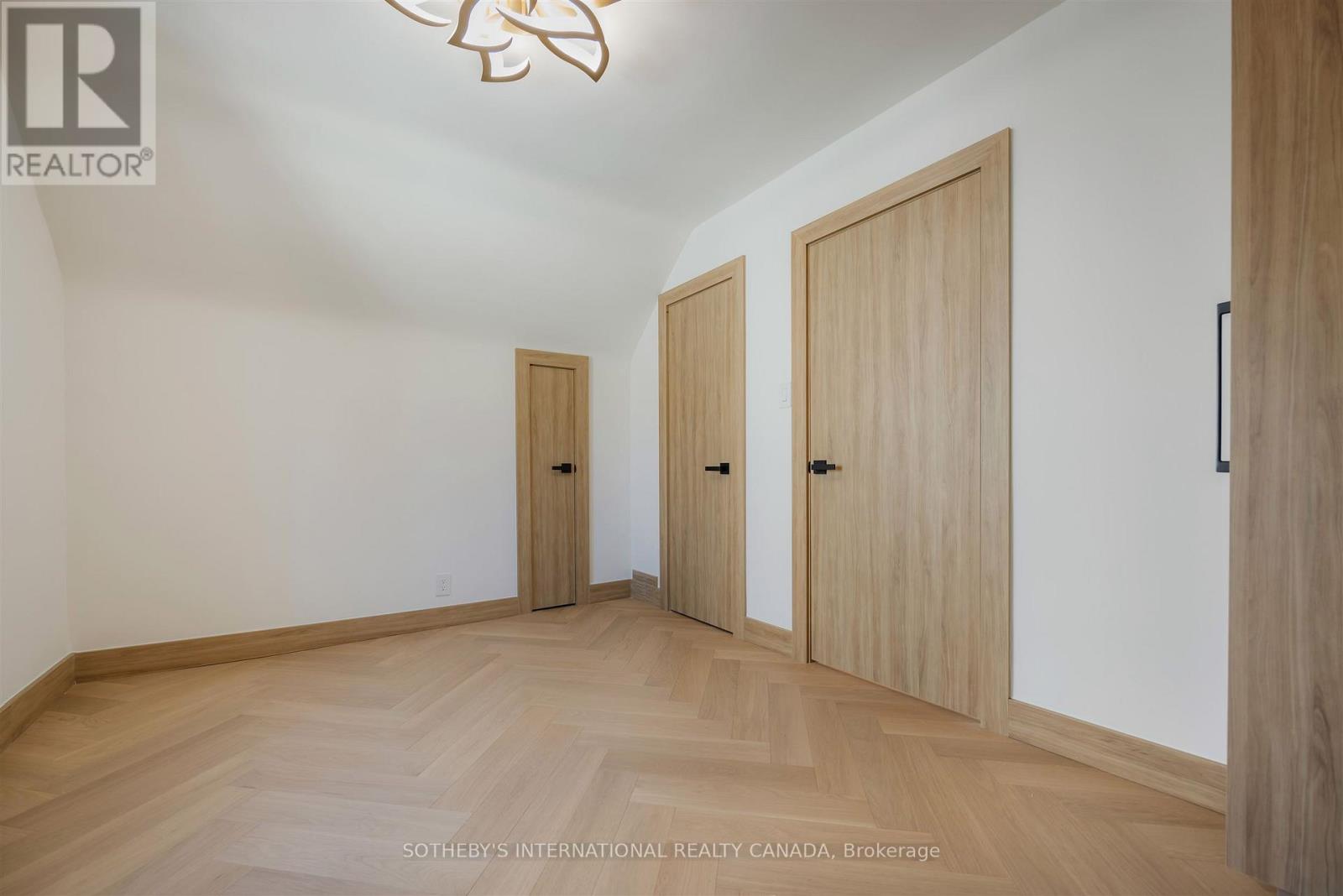 43 Riverview Heights, Toronto, Ontario M9P 2N3 - Photo 27 - W12582474