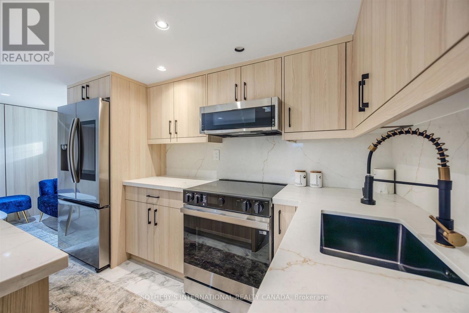 43 Riverview Heights, Toronto, Ontario M9P 2N3 - Photo 35 - W12582474