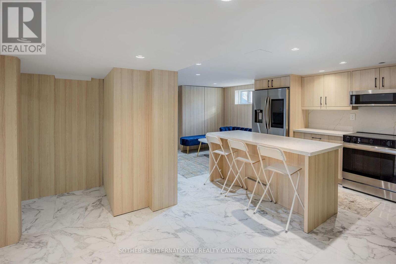 43 Riverview Heights, Toronto, Ontario M9P 2N3 - Photo 36 - W12582474