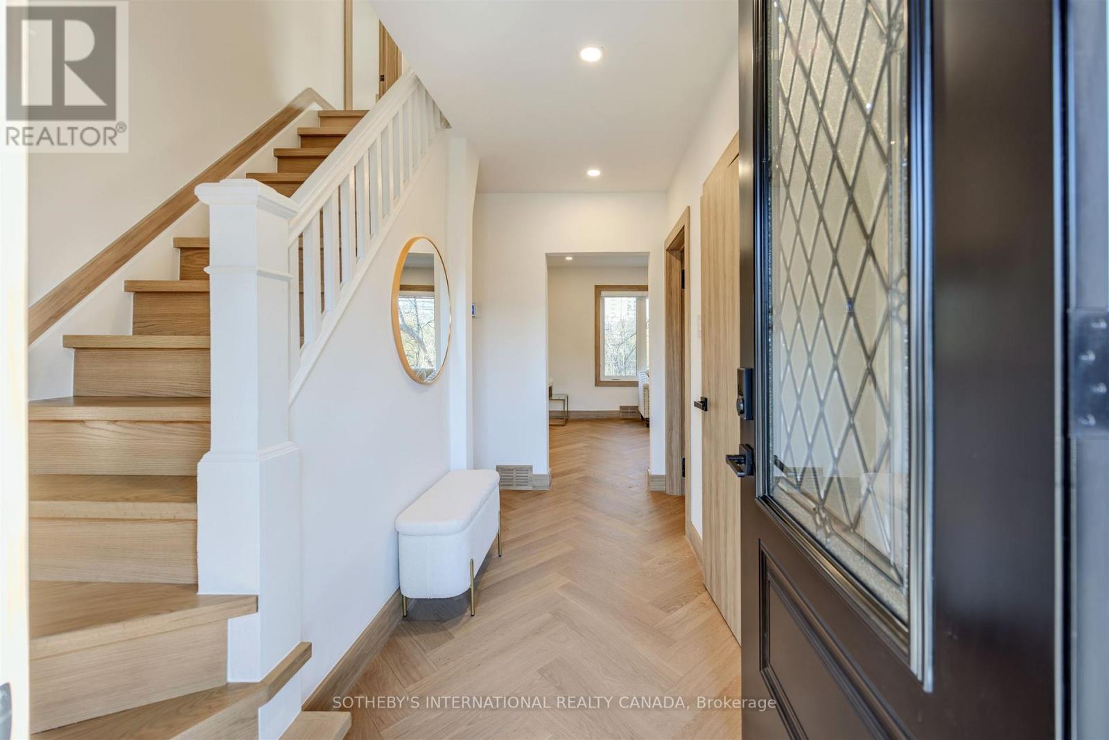 43 Riverview Heights, Toronto, Ontario M9P 2N3 - Photo 6 - W12582474