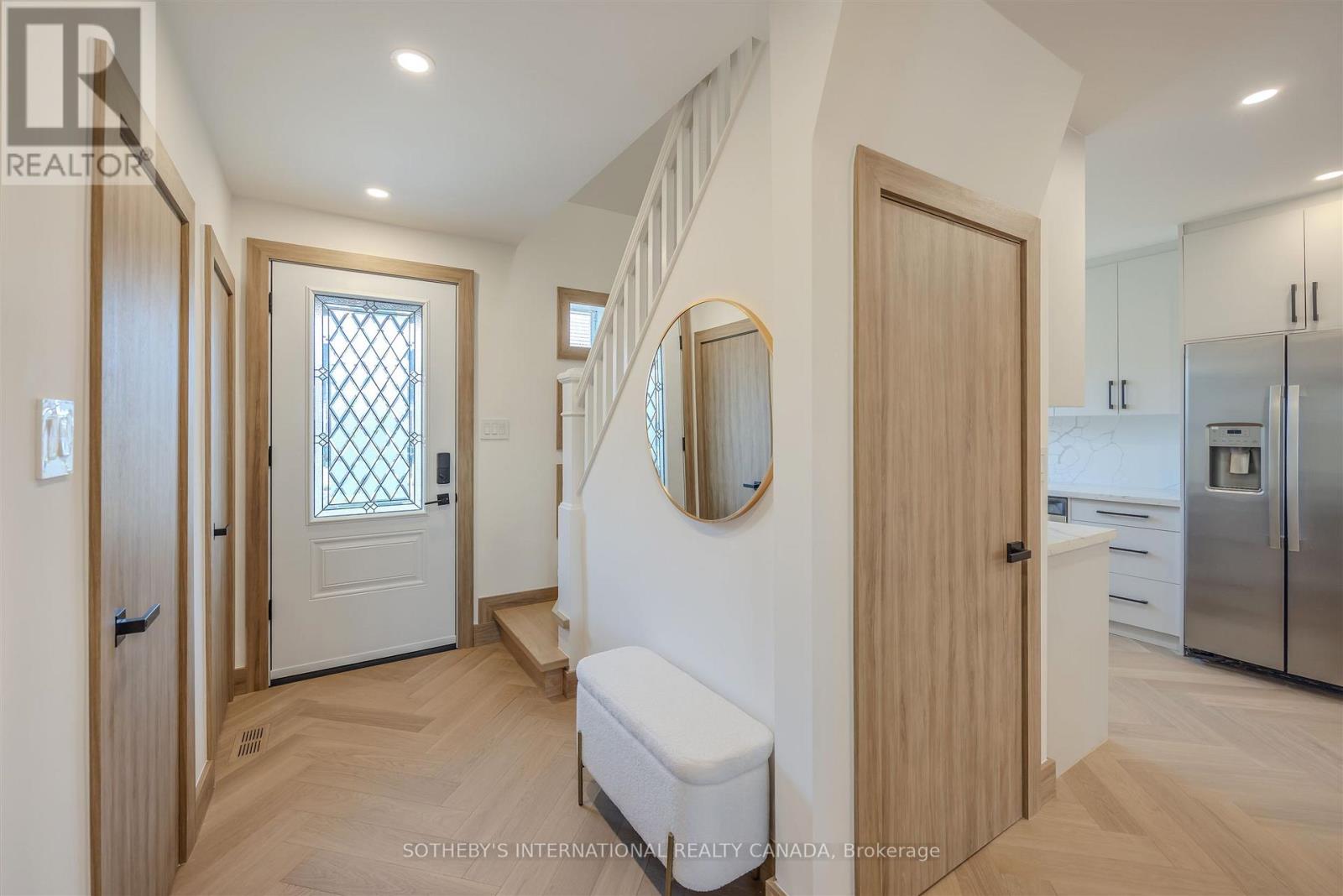 43 Riverview Heights, Toronto, Ontario M9P 2N3 - Photo 7 - W12582474