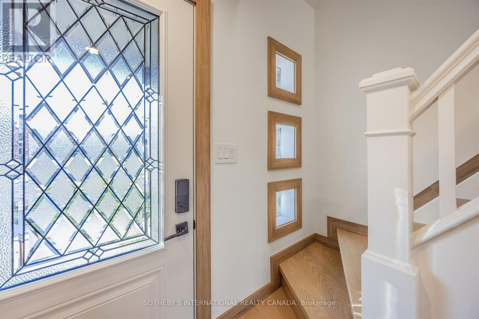 43 Riverview Heights, Toronto, Ontario M9P 2N3 - Photo 8 - W12582474