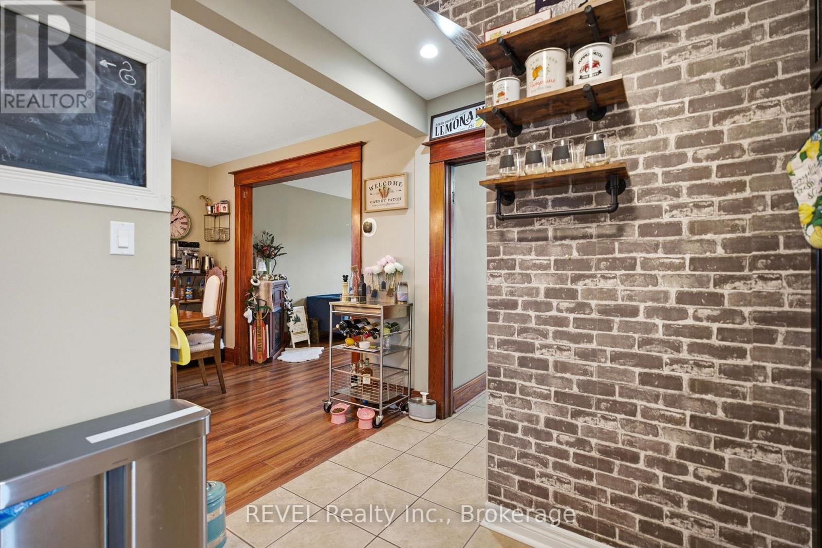 11 Facer Street, St. Catharines, Ontario  L2M 5H1 - Photo 13 - X12582628