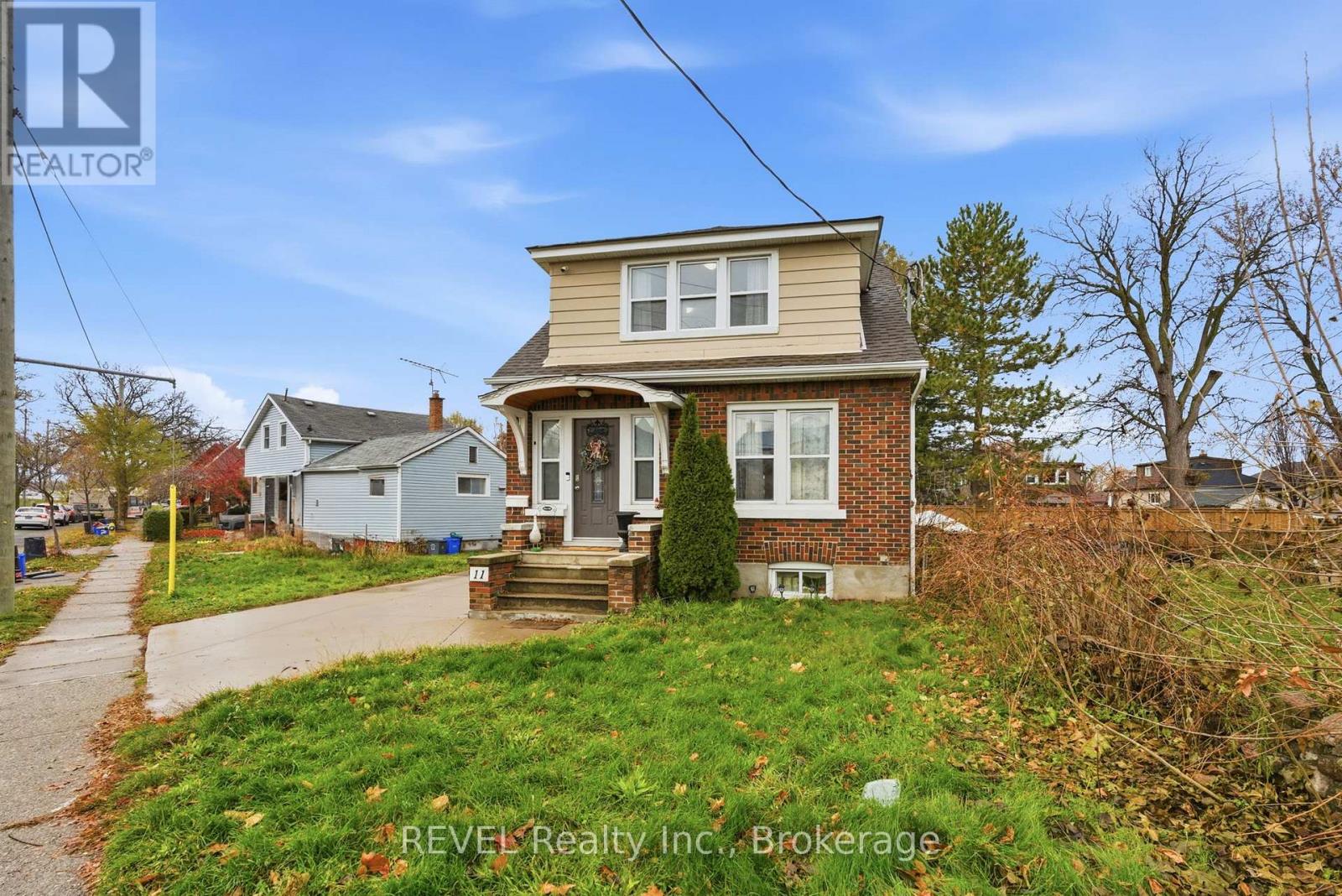 11 Facer Street, St. Catharines, Ontario  L2M 5H1 - Photo 3 - X12582628