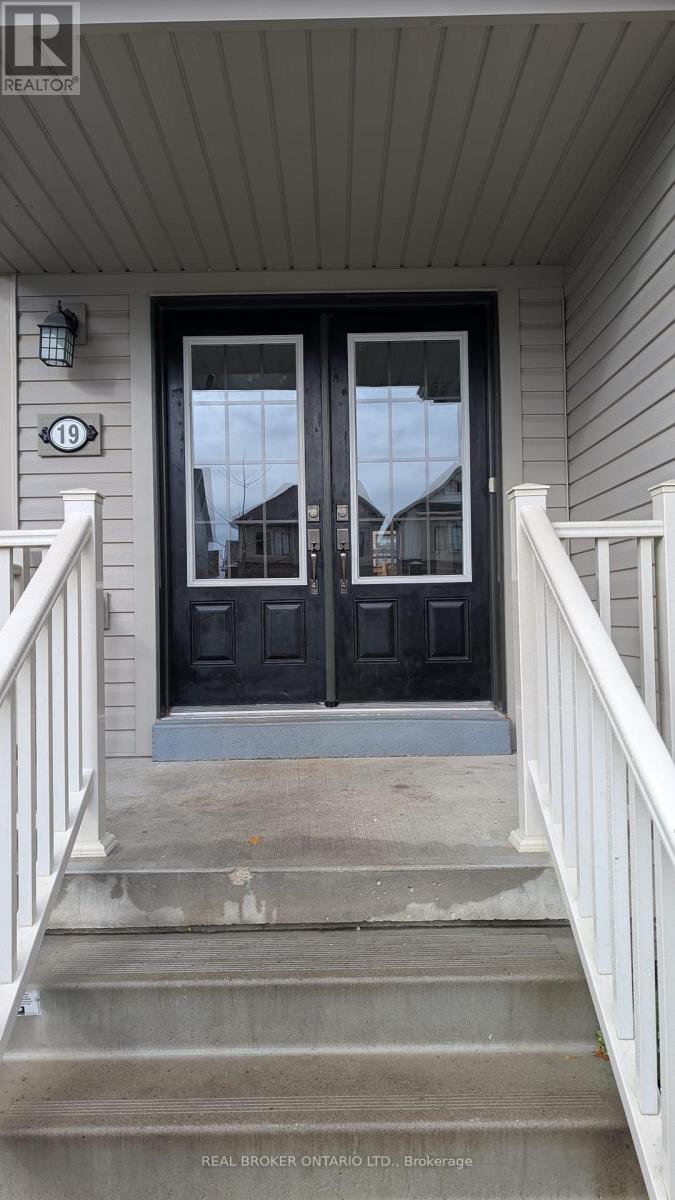 19 Cromarty Avenue, Haldimand, Ontario  N3W 0B6 - Photo 2 - X12582442