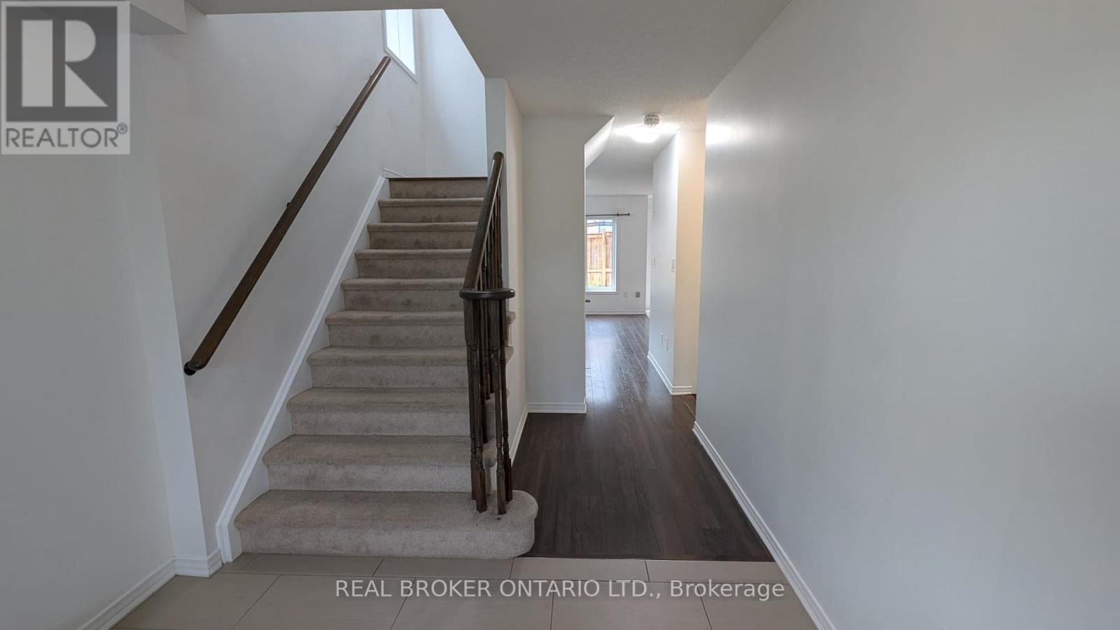 19 Cromarty Avenue, Haldimand, Ontario  N3W 0B6 - Photo 3 - X12582442