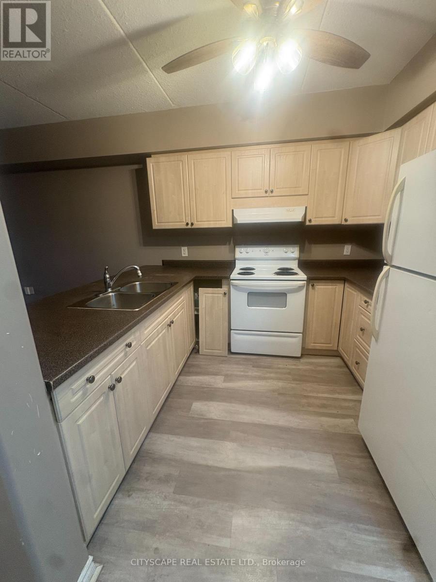 106 - 24 Harris Avenue, Brantford, Ontario  N3R 2E9 - Photo 2 - X12582468