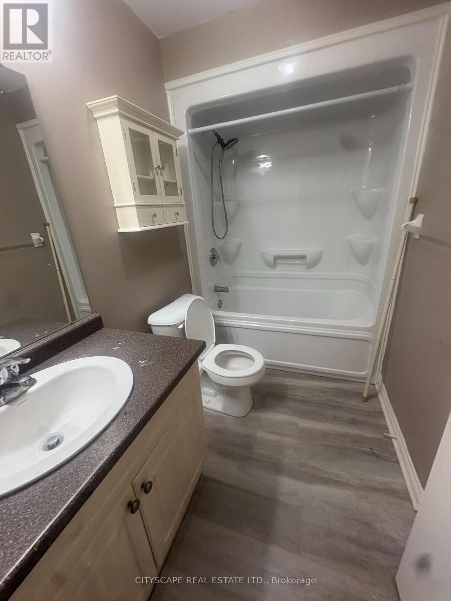 106 - 24 Harris Avenue, Brantford, Ontario  N3R 2E9 - Photo 4 - X12582468