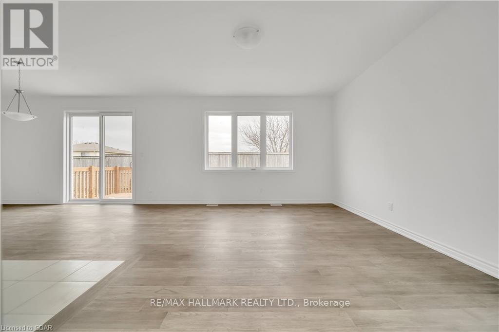 7871 Seabiscuit Drive, Niagara Falls (Ascot), Ontario  L2H 3T9 - Photo 10 - X12582504