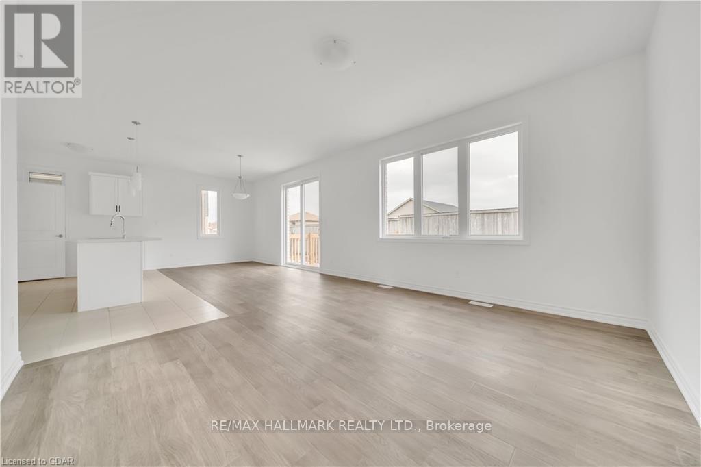 7871 Seabiscuit Drive, Niagara Falls (Ascot), Ontario  L2H 3T9 - Photo 11 - X12582504