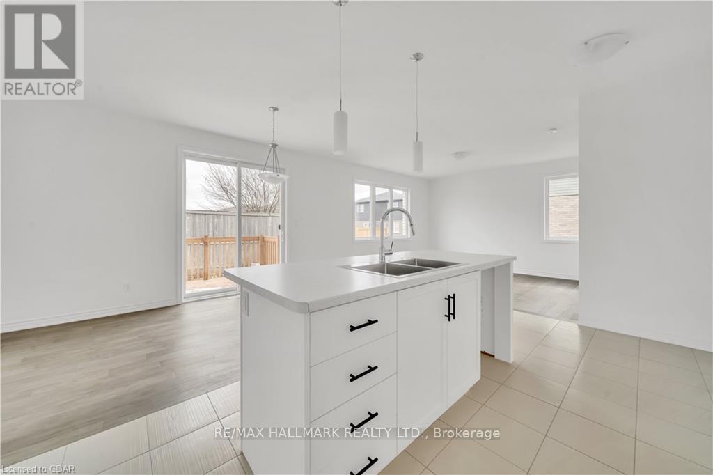 7871 Seabiscuit Drive, Niagara Falls (Ascot), Ontario  L2H 3T9 - Photo 17 - X12582504