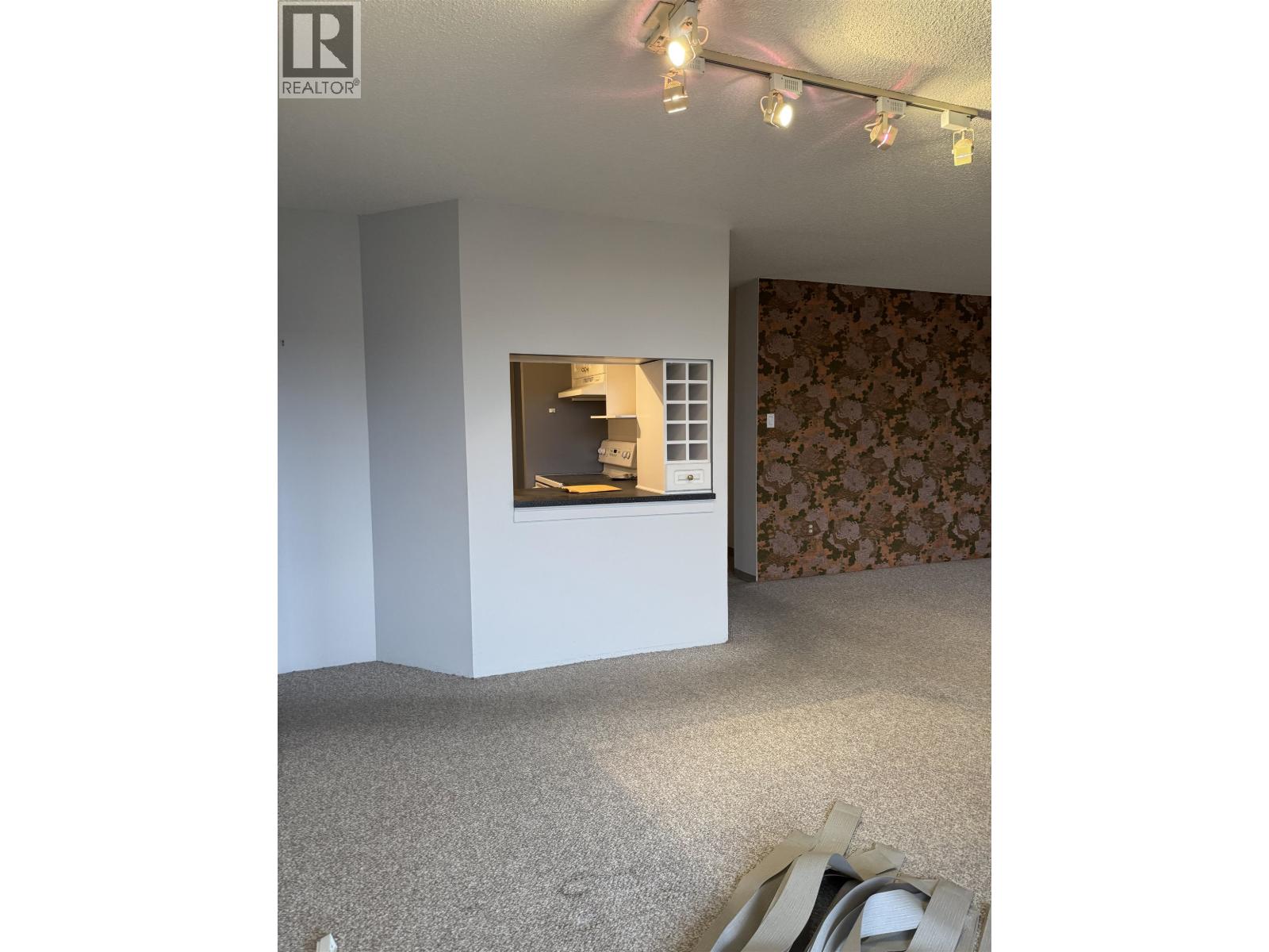 1401 3755 Bartlett Court, Burnaby, British Columbia  V3J 7G7 - Photo 9 - R3070573