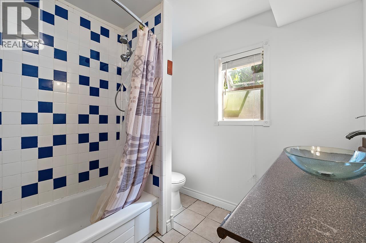 1027 Nanaimo Street, New Westminster, British Columbia  V3M 2E7 - Photo 10 - R3070594