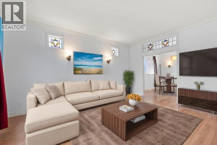 1027 Nanaimo Street, New Westminster, British Columbia  V3M 2E7 - Photo 2 - R3070594