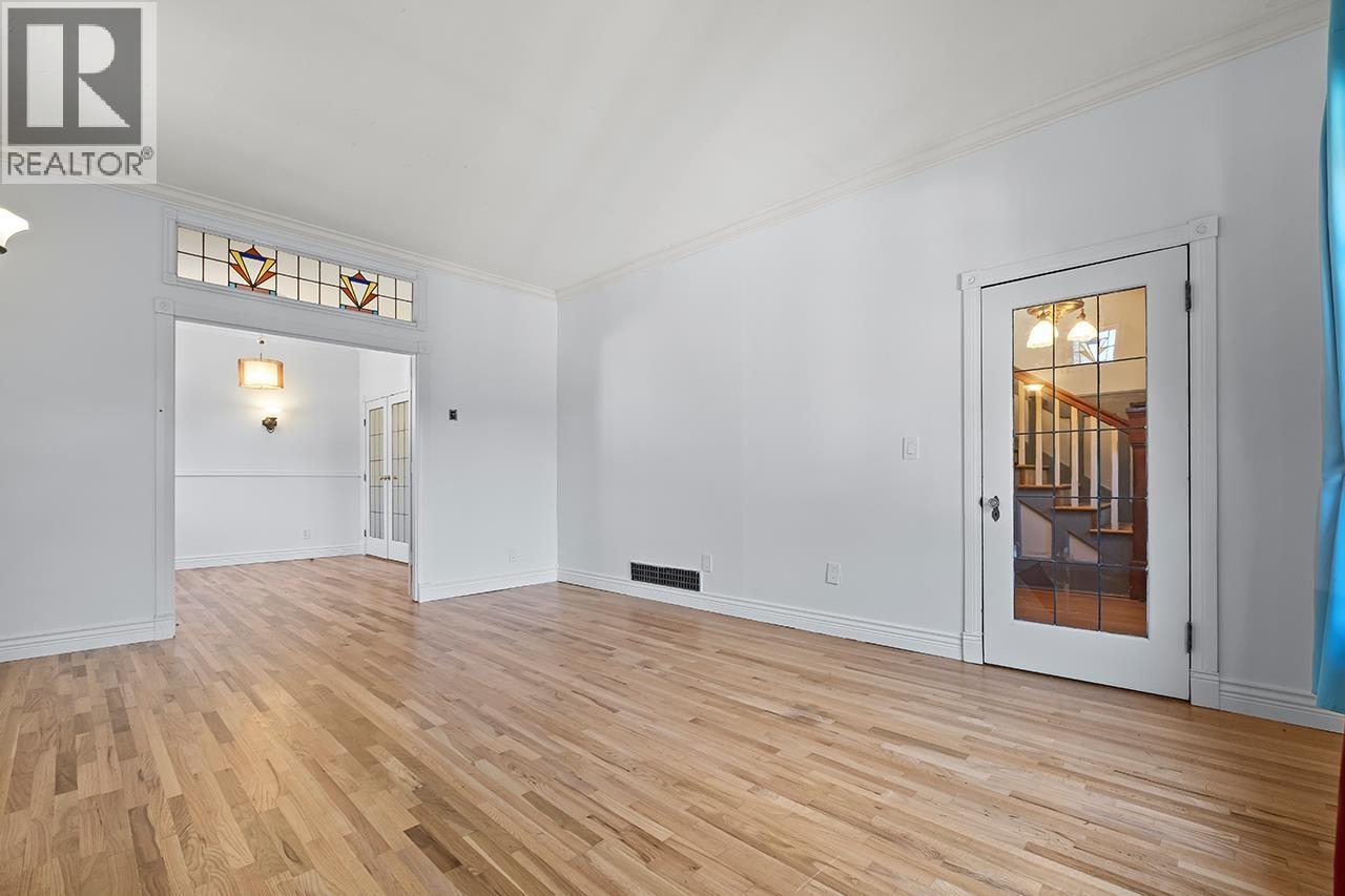 1027 Nanaimo Street, New Westminster, British Columbia  V3M 2E7 - Photo 4 - R3070594