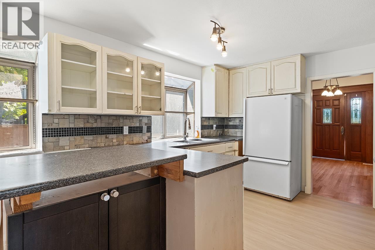 1027 Nanaimo Street, New Westminster, British Columbia  V3M 2E7 - Photo 7 - R3070594