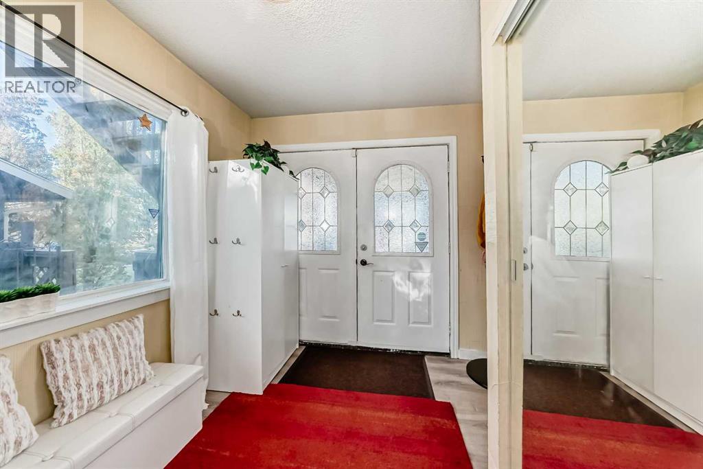 4644 84 Street Nw, Calgary, Alberta  T3B 2R5 - Photo 4 - A2265999