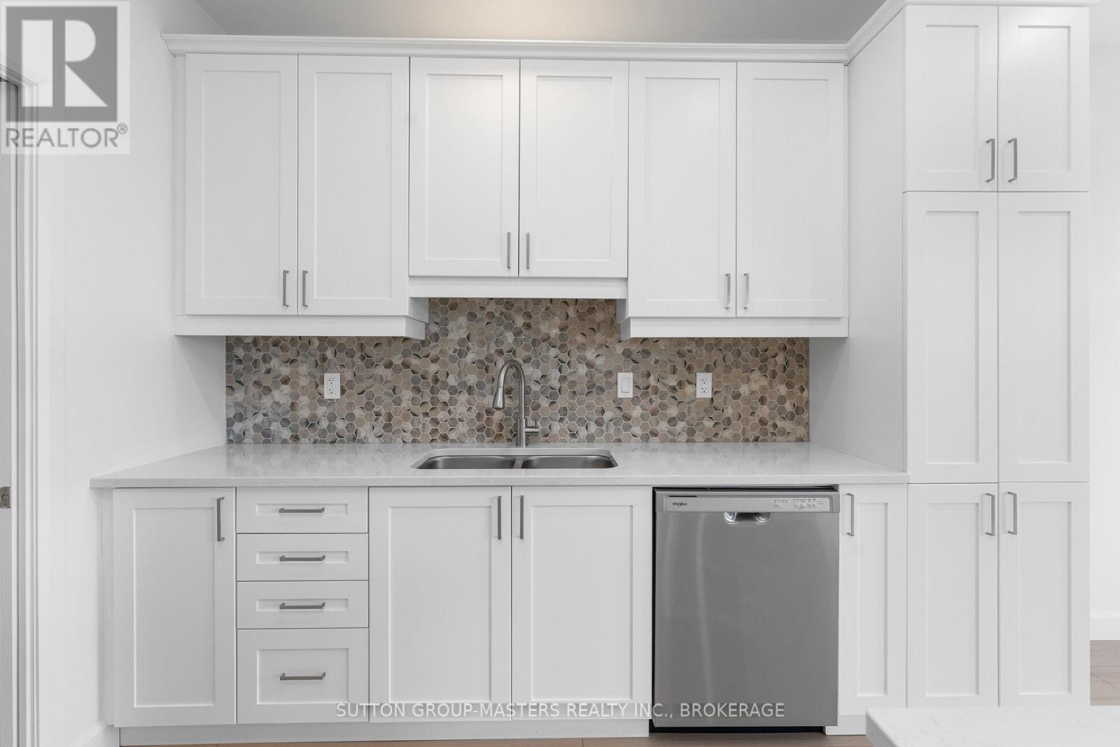 229 Superior Drive, Loyalist, Ontario K7N 0E9 - Photo 17 - X12473775