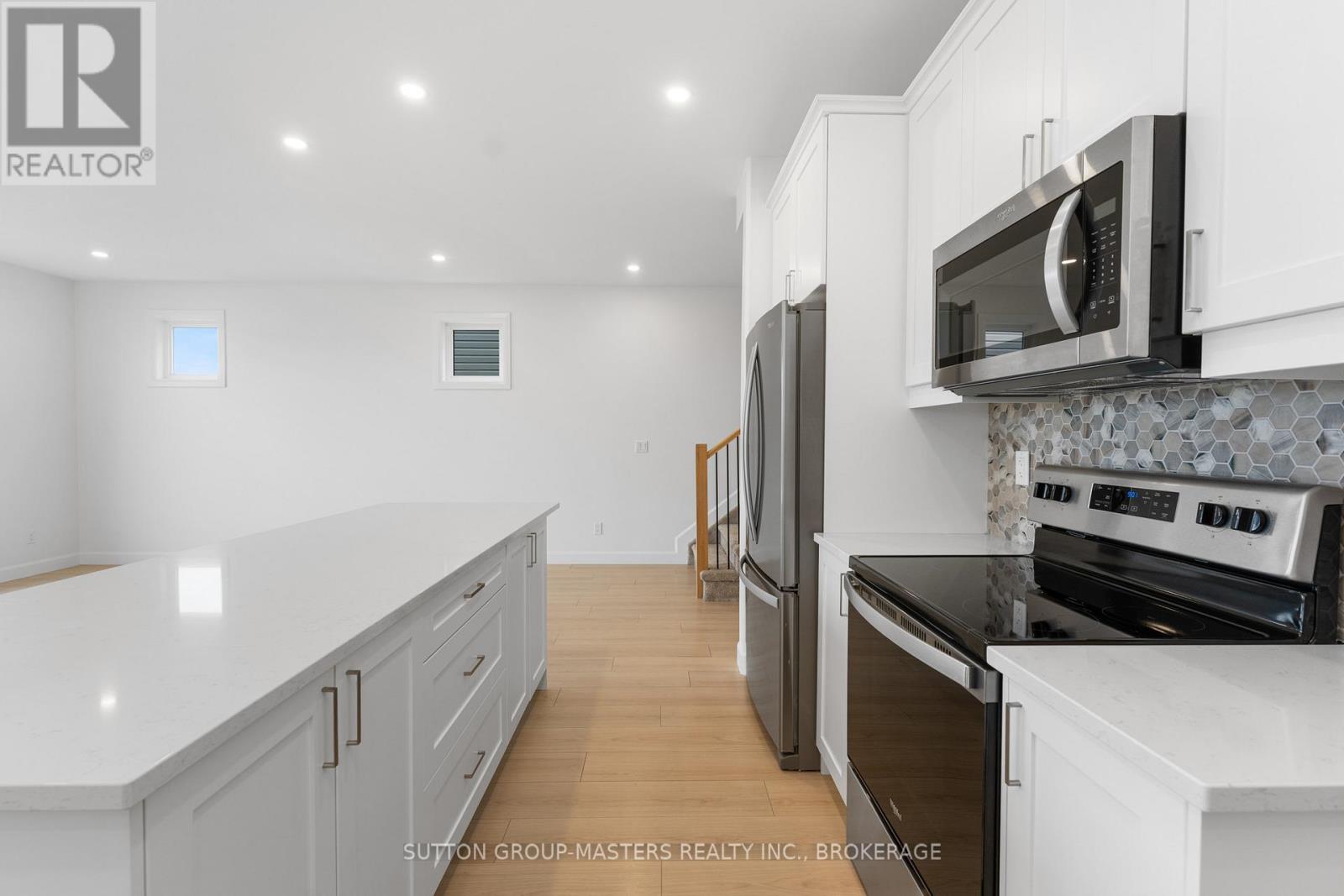 229 Superior Drive, Loyalist, Ontario K7N 0E9 - Photo 18 - X12473775