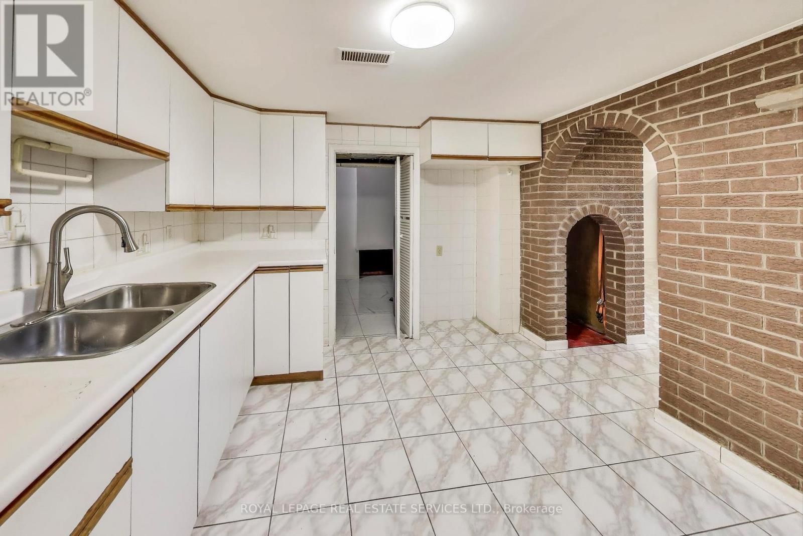 251 Driftwood Avenue, Toronto, Ontario  M3N 2N6 - Photo 19 - W12581772