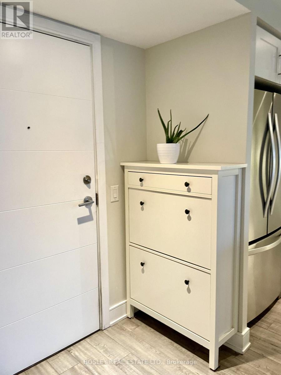 1719 - 525 Adelaide Street W, Toronto, Ontario  M5V 0N7 - Photo 4 - C12582548