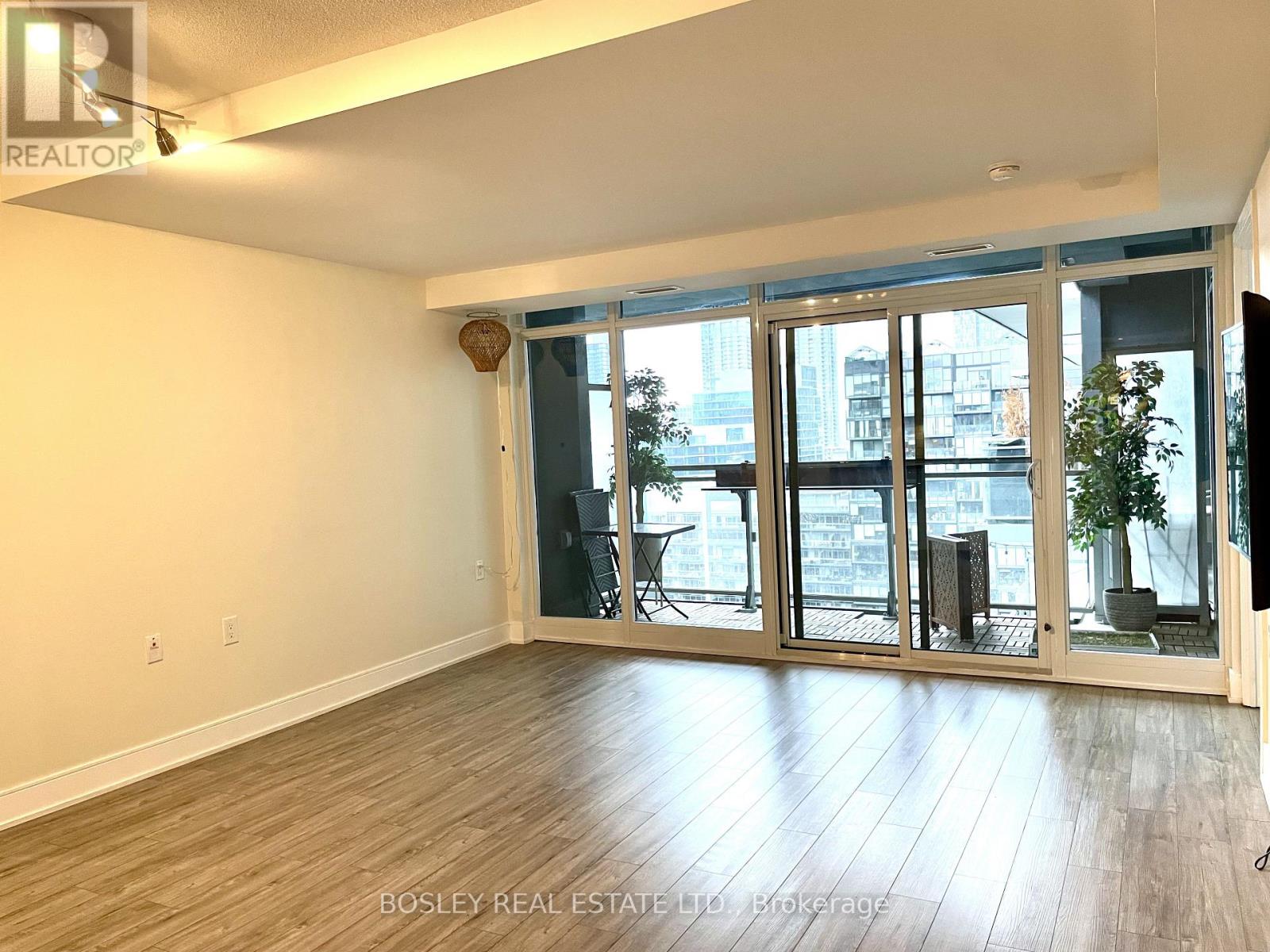 1719 - 525 Adelaide Street W, Toronto, Ontario  M5V 0N7 - Photo 9 - C12582548