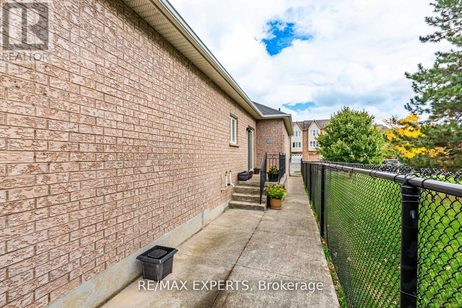 141 Michelle Drive, Vaughan, Ontario  L4L 9E1 - Photo 28 - N12582592