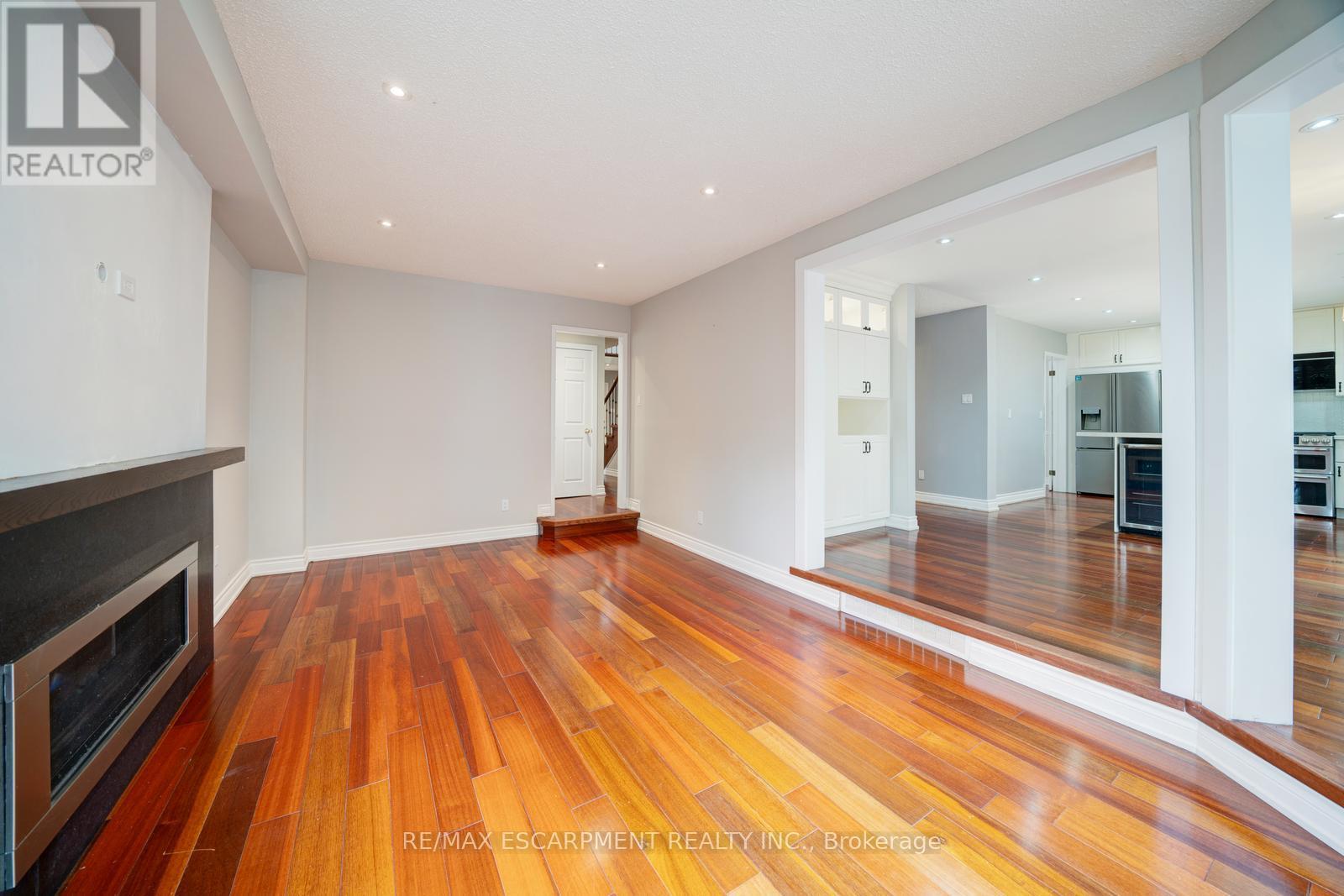 102 Crawford Rose Drive, Aurora, Ontario  L4G 4R9 - Photo 10 - N12582602