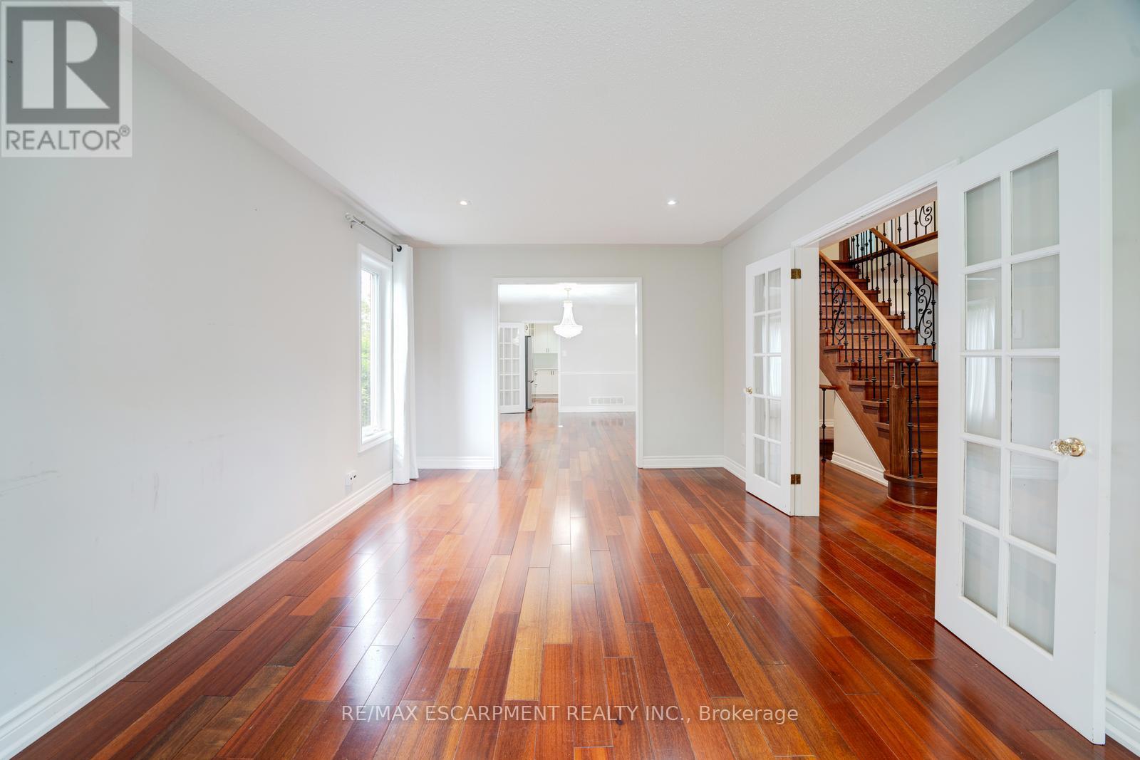 102 Crawford Rose Drive, Aurora, Ontario  L4G 4R9 - Photo 6 - N12582602