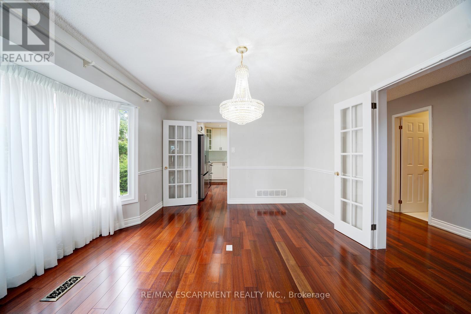 102 Crawford Rose Drive, Aurora, Ontario  L4G 4R9 - Photo 8 - N12582602