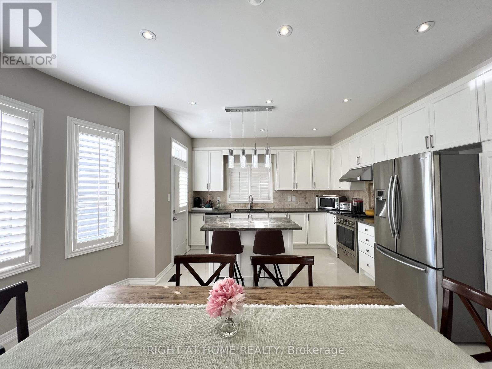 1209 Mctavish Drive, Newmarket, Ontario  L3X 0A9 - Photo 6 - N12582626