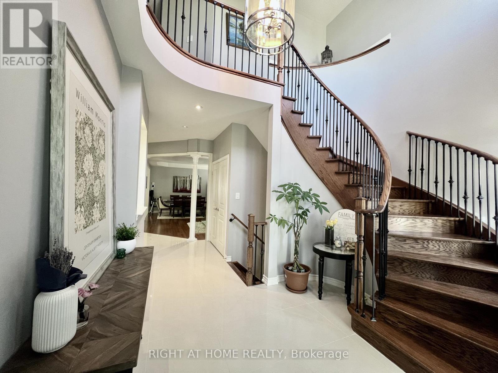 1209 Mctavish Drive, Newmarket, Ontario  L3X 0A9 - Photo 9 - N12582626