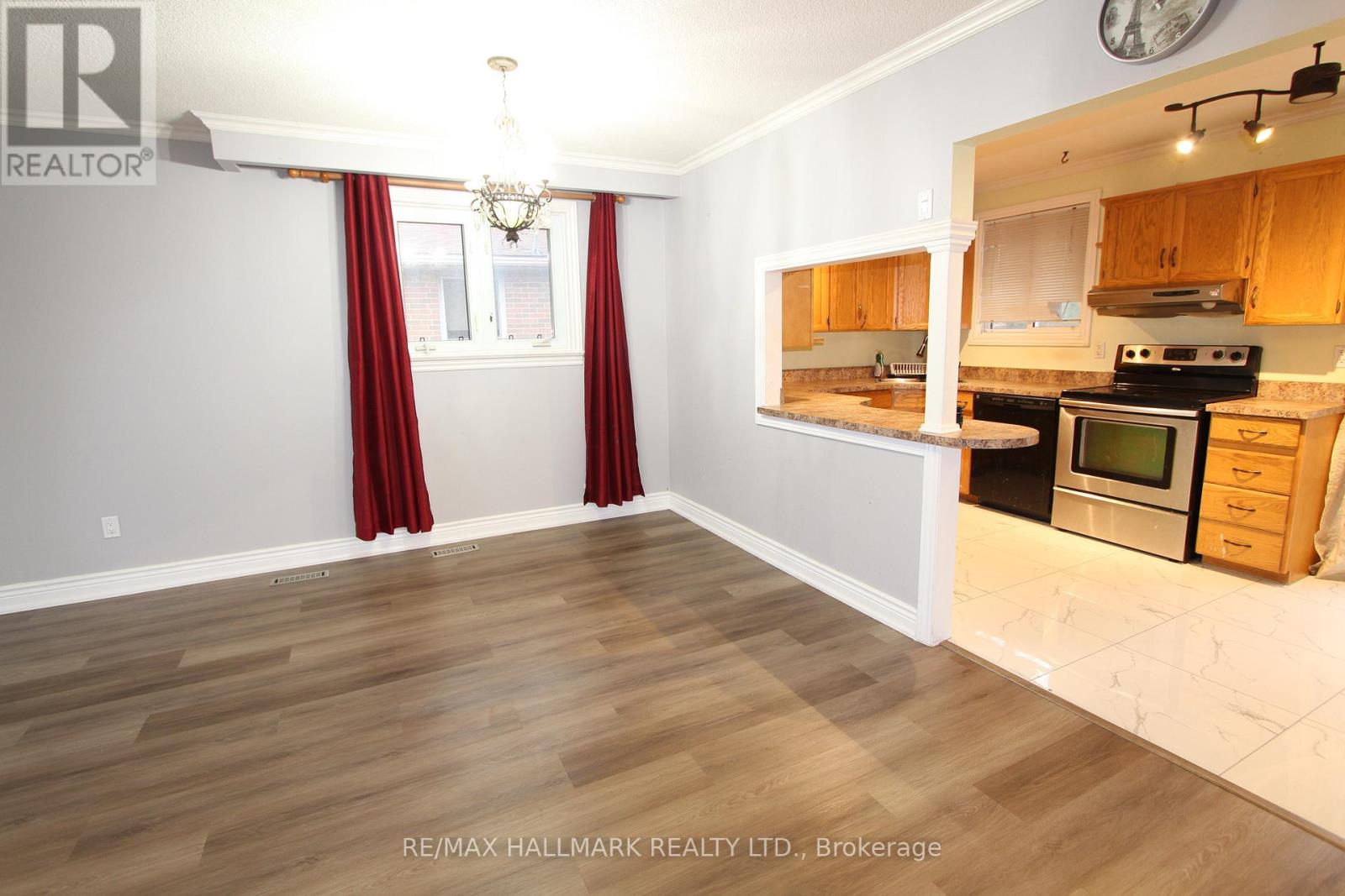 8 Meadowland Avenue, Barrie (Allandale Heights), Ontario  L4N 2Y4 - Photo 4 - S12582534