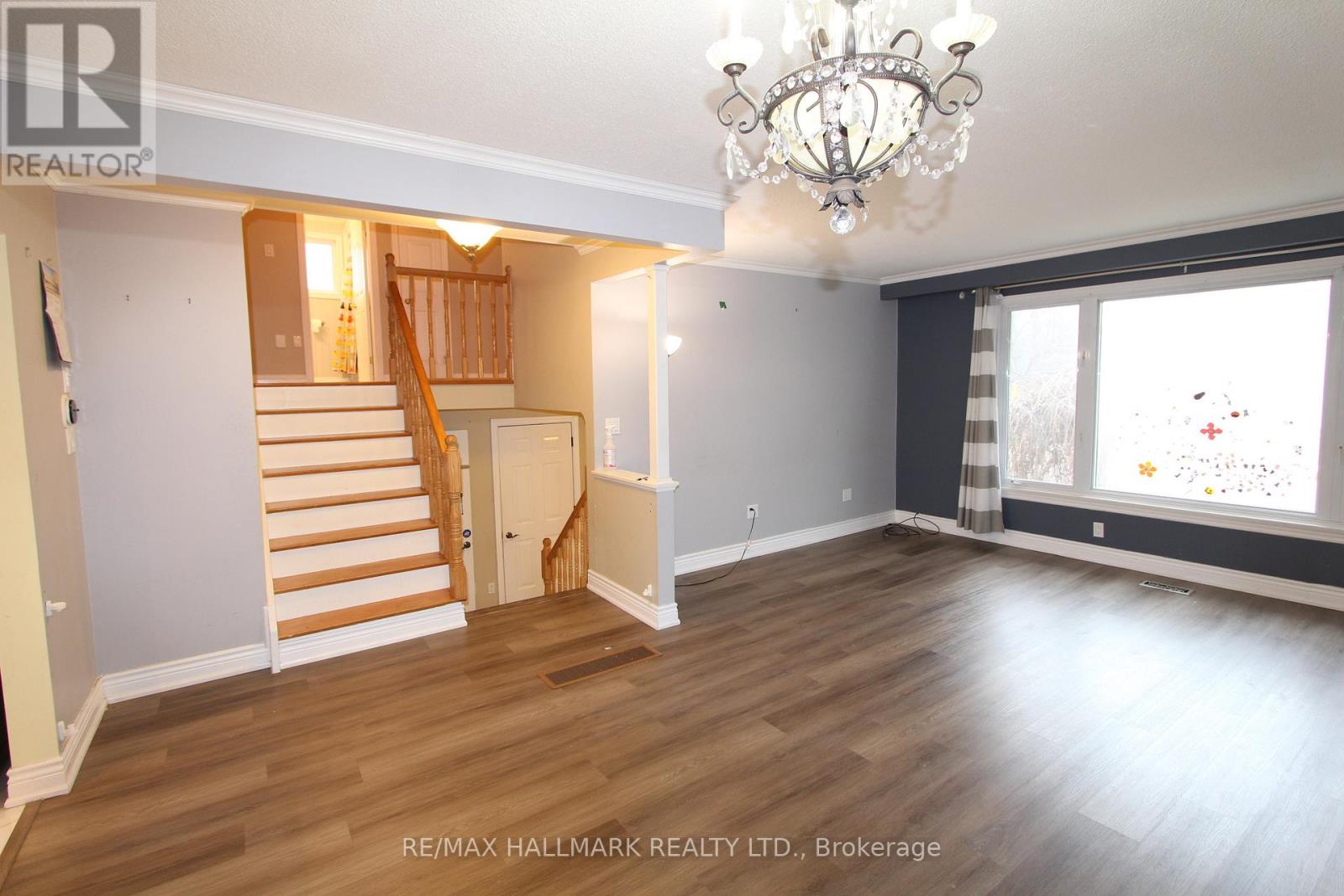 8 Meadowland Avenue, Barrie (Allandale Heights), Ontario  L4N 2Y4 - Photo 6 - S12582534