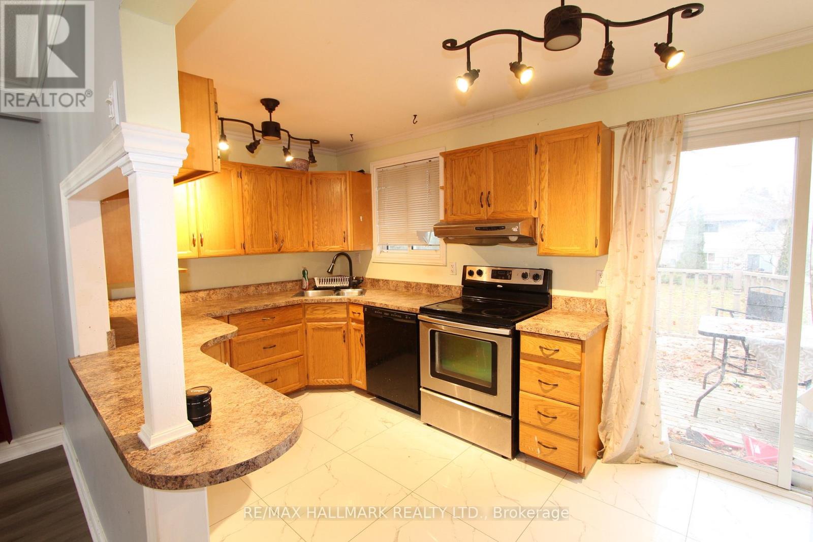 8 Meadowland Avenue, Barrie (Allandale Heights), Ontario  L4N 2Y4 - Photo 7 - S12582534