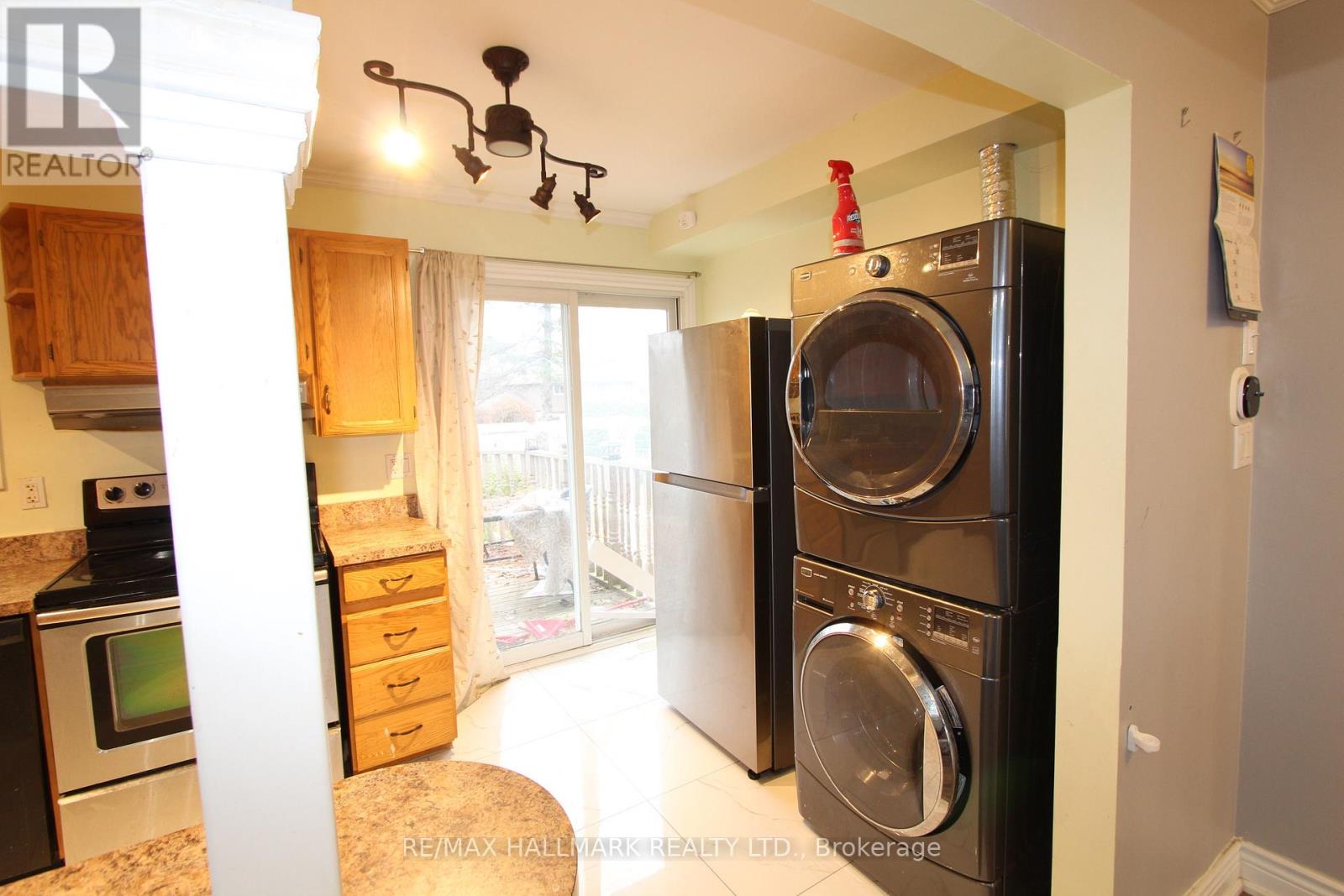 8 Meadowland Avenue, Barrie (Allandale Heights), Ontario  L4N 2Y4 - Photo 9 - S12582534