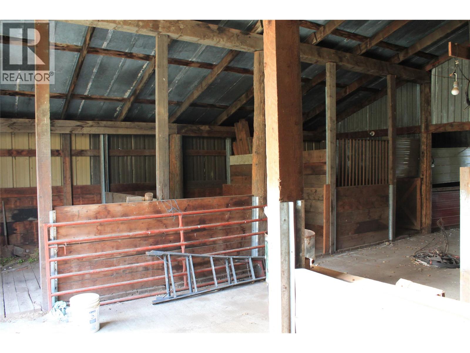 4201 97a Highway, Spallumcheen, British Columbia  V4Y 0S4 - Photo 14 - 10369630