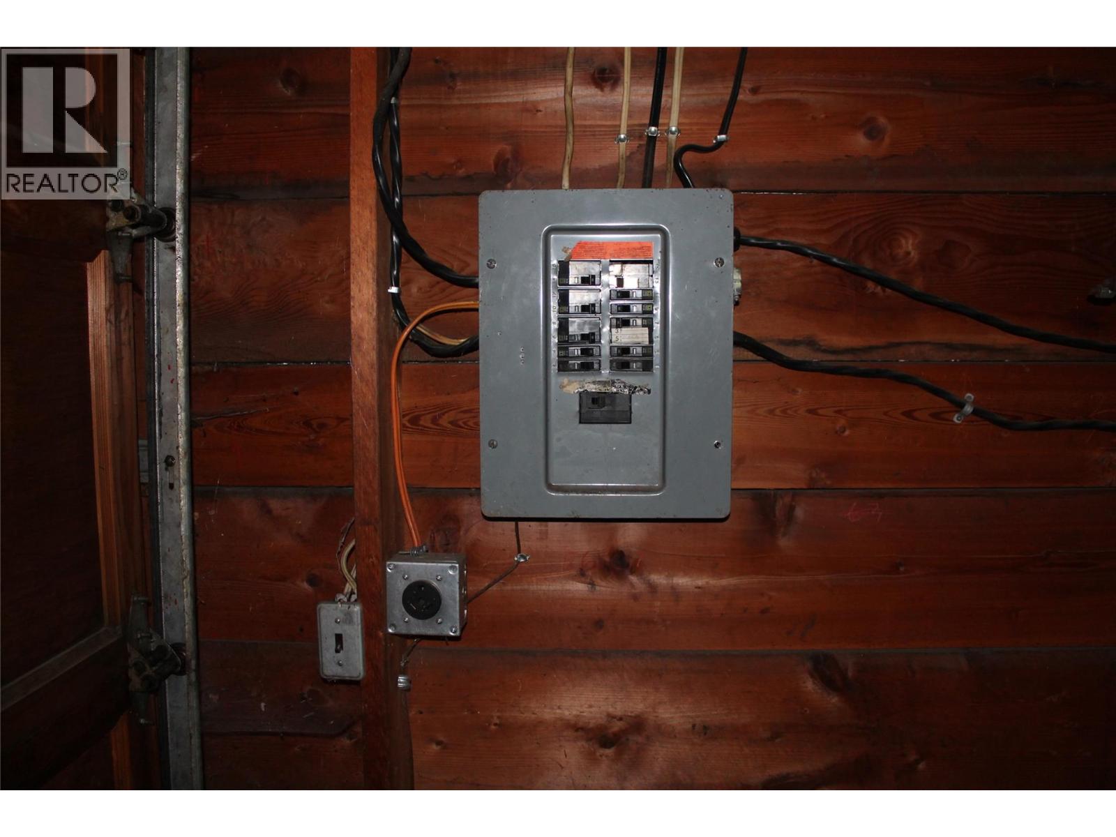 4201 97a Highway, Spallumcheen, British Columbia  V4Y 0S4 - Photo 26 - 10369630