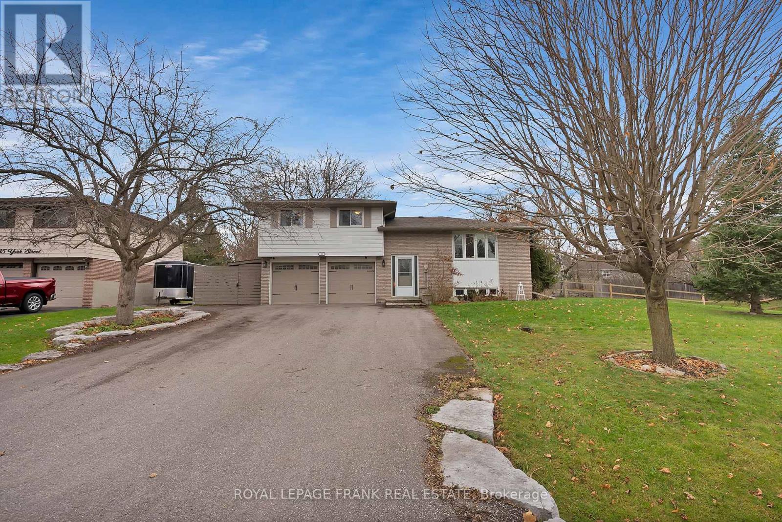 33 York Street, Georgina, Ontario L0C 1L0 - Photo 3 - N12582680