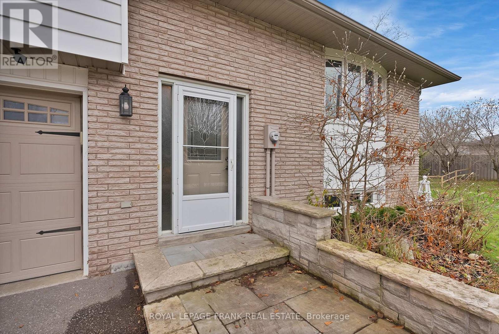 33 York Street, Georgina, Ontario L0C 1L0 - Photo 4 - N12582680