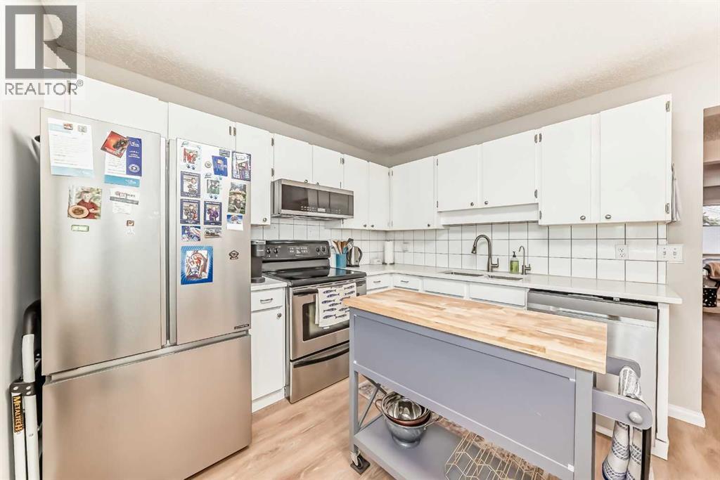 21 Woodfern Road Sw, Calgary, Alberta  T2W 4Y4 - Photo 13 - A2269855