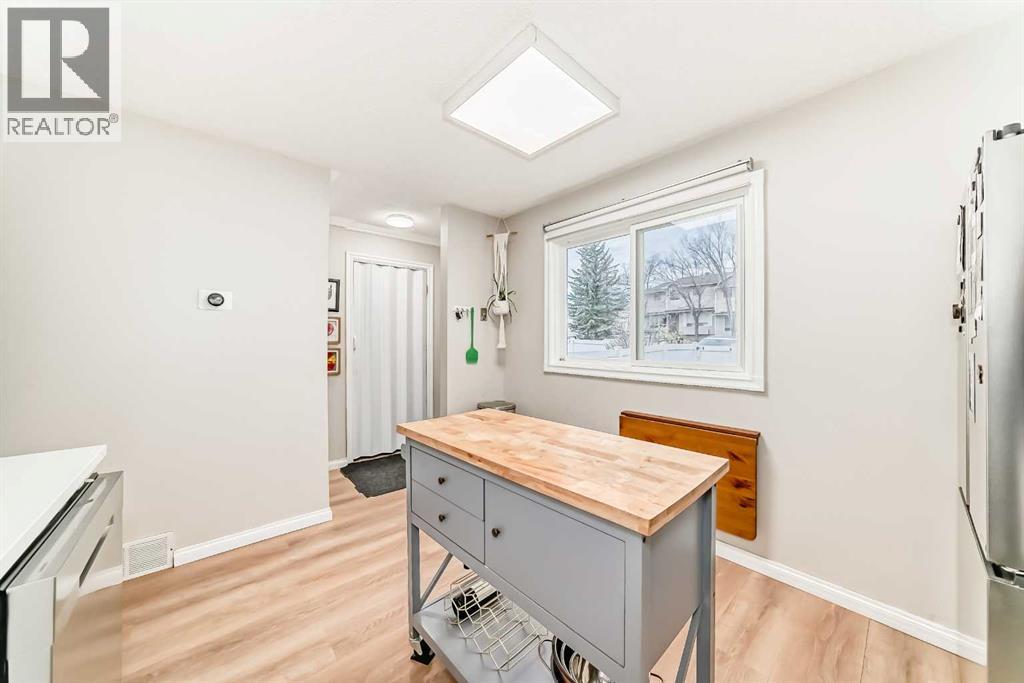 21 Woodfern Road Sw, Calgary, Alberta  T2W 4Y4 - Photo 11 - A2269855