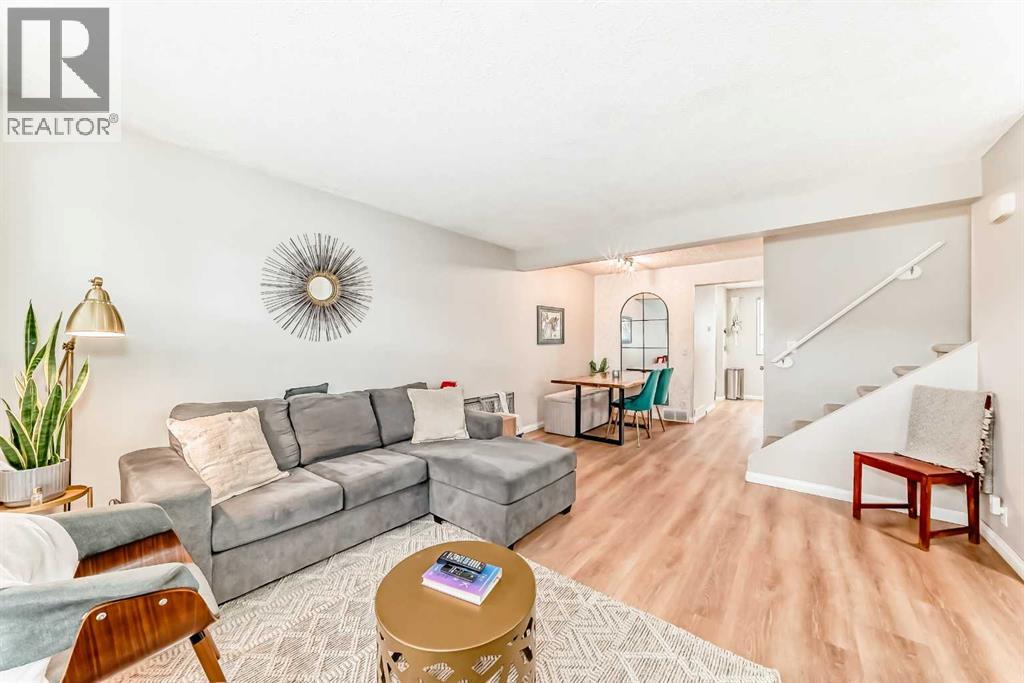 21 Woodfern Road Sw, Calgary, Alberta  T2W 4Y4 - Photo 6 - A2269855