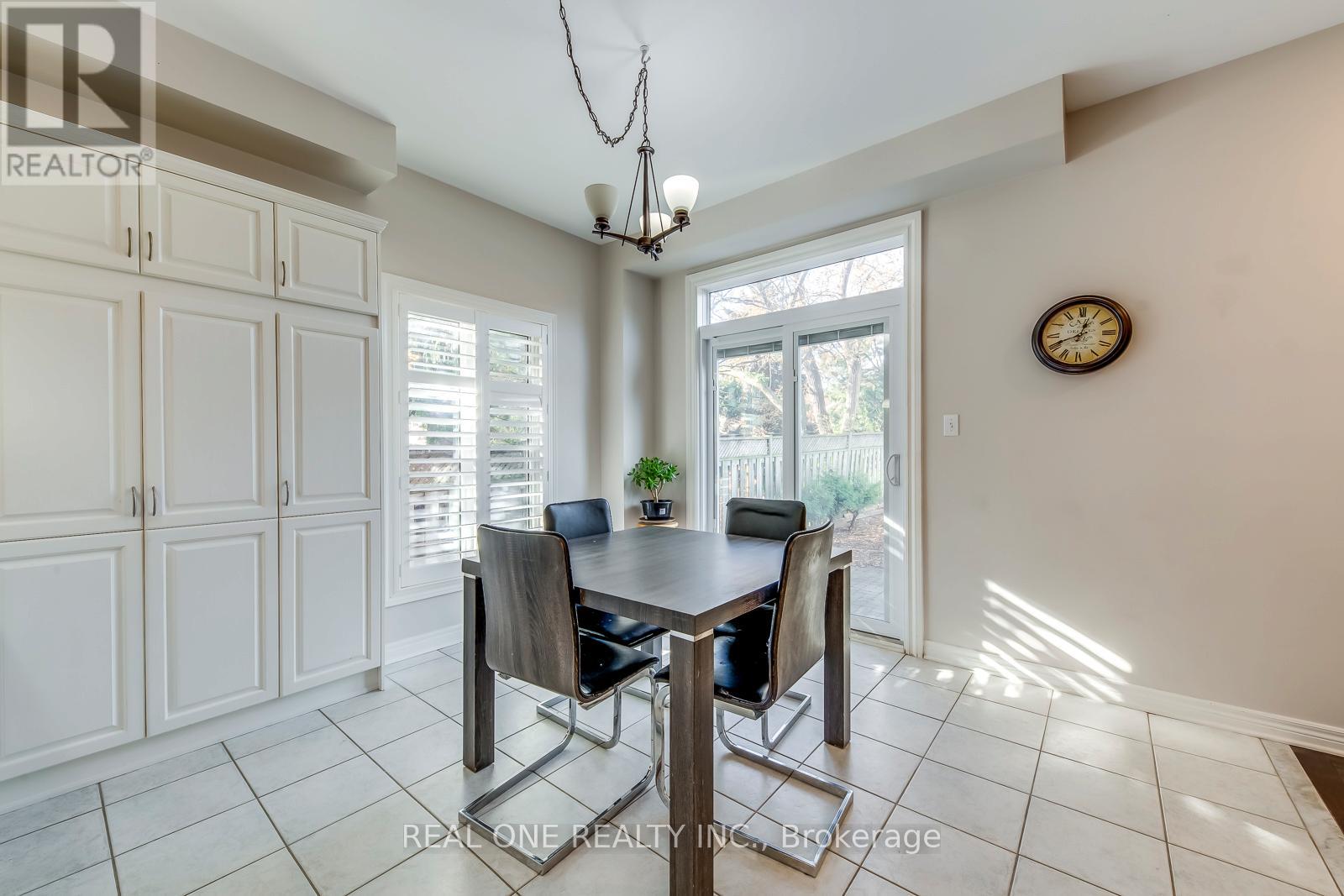 2163 Westmount Drive, Oakville, Ontario  L6M 3N9 - Photo 19 - W12582536