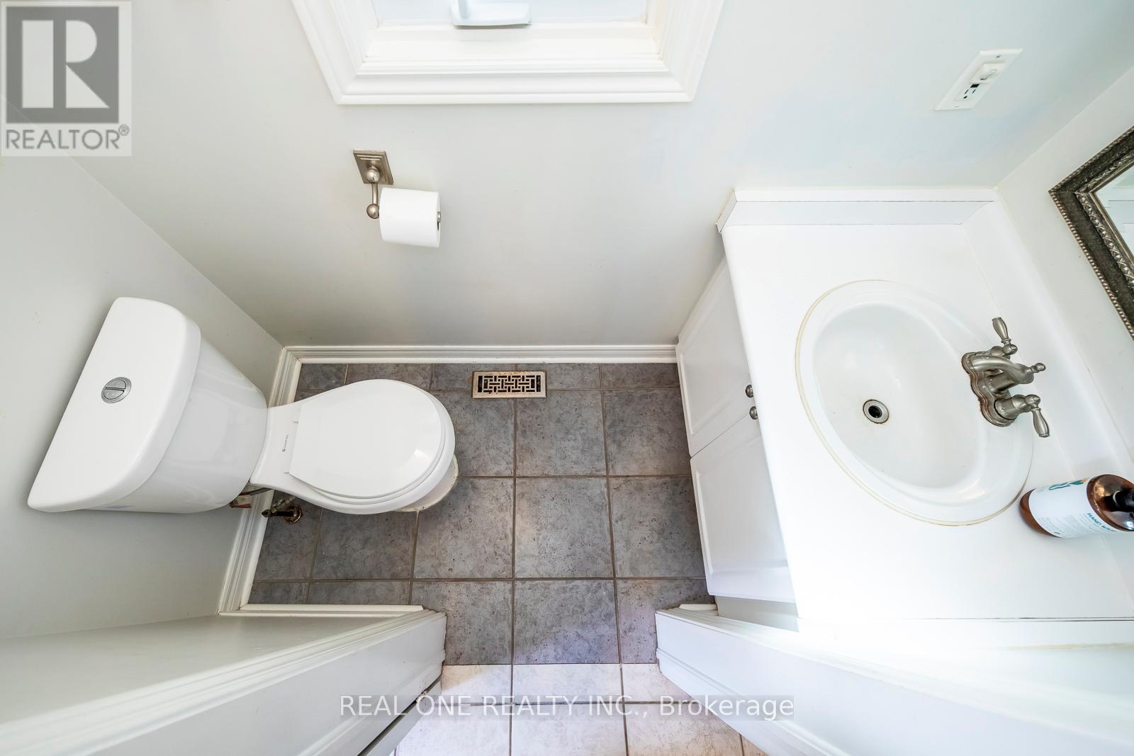 2163 Westmount Drive, Oakville, Ontario  L6M 3N9 - Photo 21 - W12582536