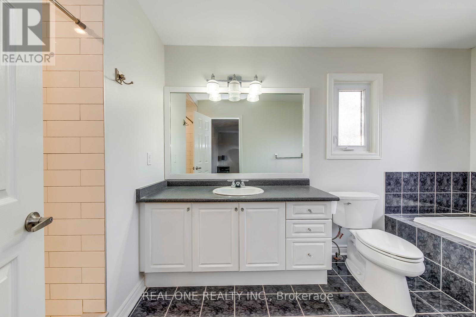 2163 Westmount Drive, Oakville, Ontario  L6M 3N9 - Photo 29 - W12582536