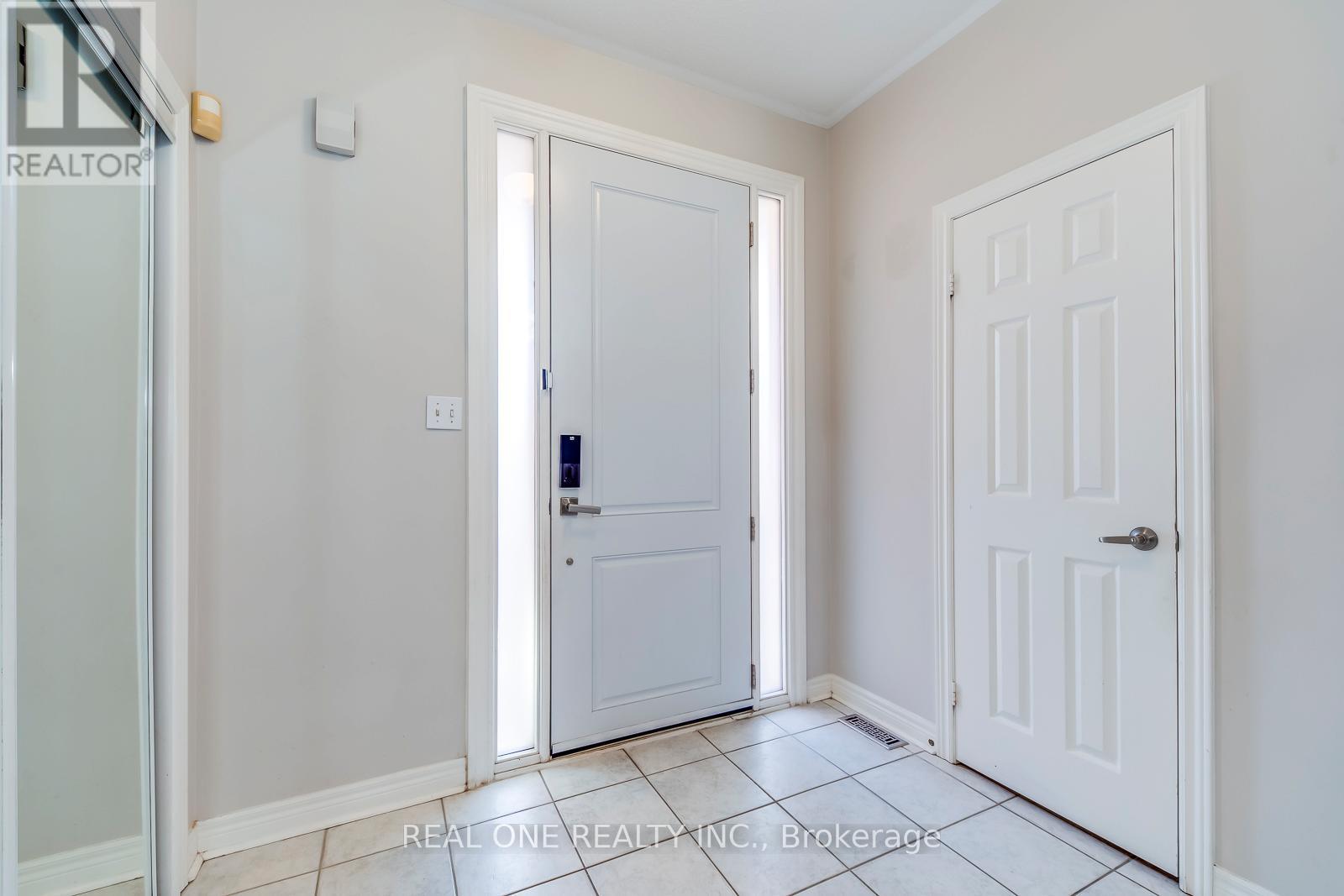 2163 Westmount Drive, Oakville, Ontario  L6M 3N9 - Photo 4 - W12582536