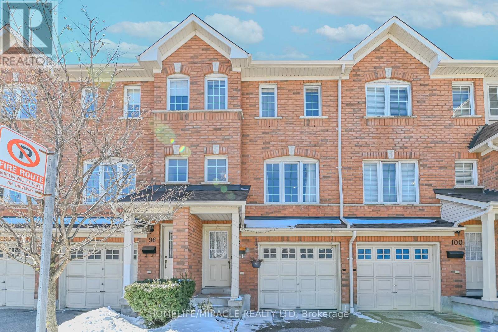 98 - 1128 Dundas Street W, Mississauga, Ontario  L5C 1E1 - Photo 2 - W12582574